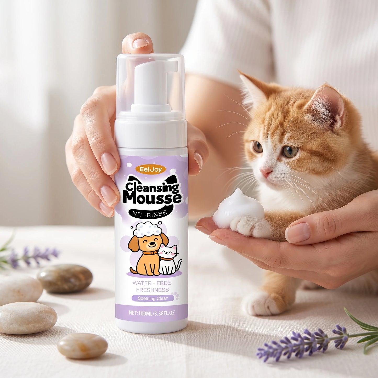 100ML No-rinse Pet Cleaning Mousse Gentle Remove Dirts Moisturizing Skin Eliminate Bad Odor Soothing Redness Refreshig Pet Foam Cleaner for Cats & Dogs